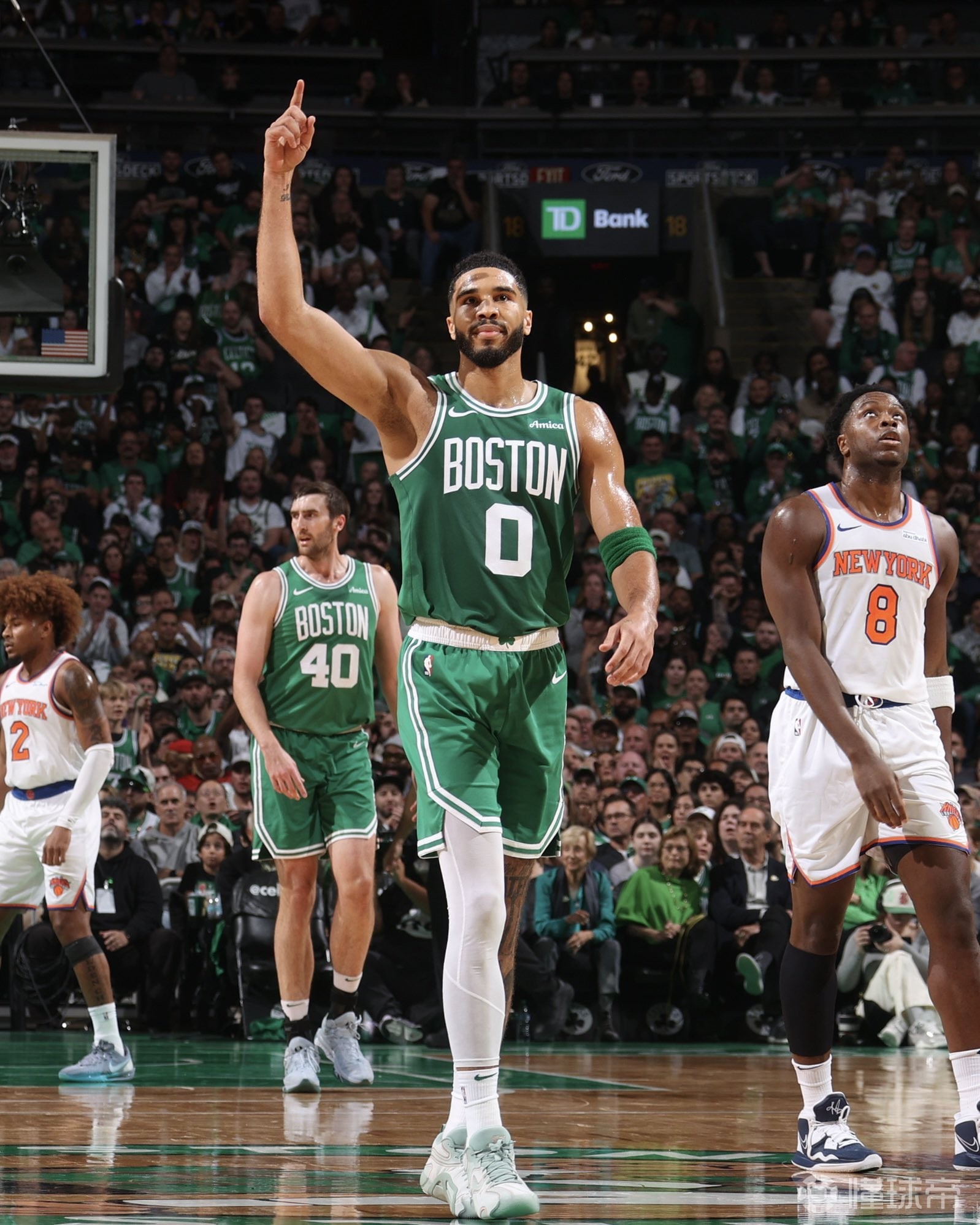 塔图姆回归赛场，突破纪录首场状态亮眼，热火观众沸腾！