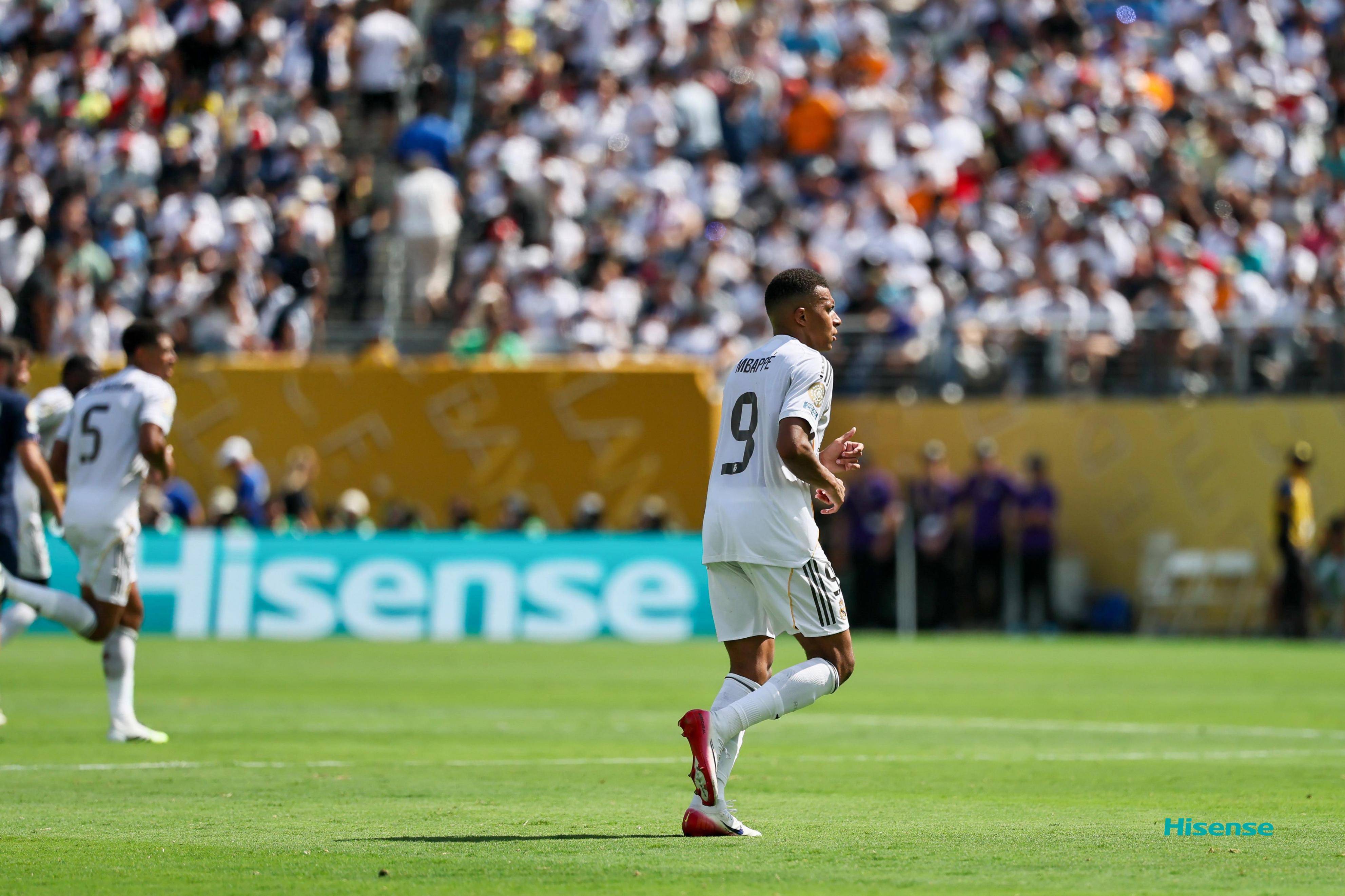 姆巴佩回归赛场，赛况扑朔迷离首场状态亮眼，澳大利亚队观众沸腾！