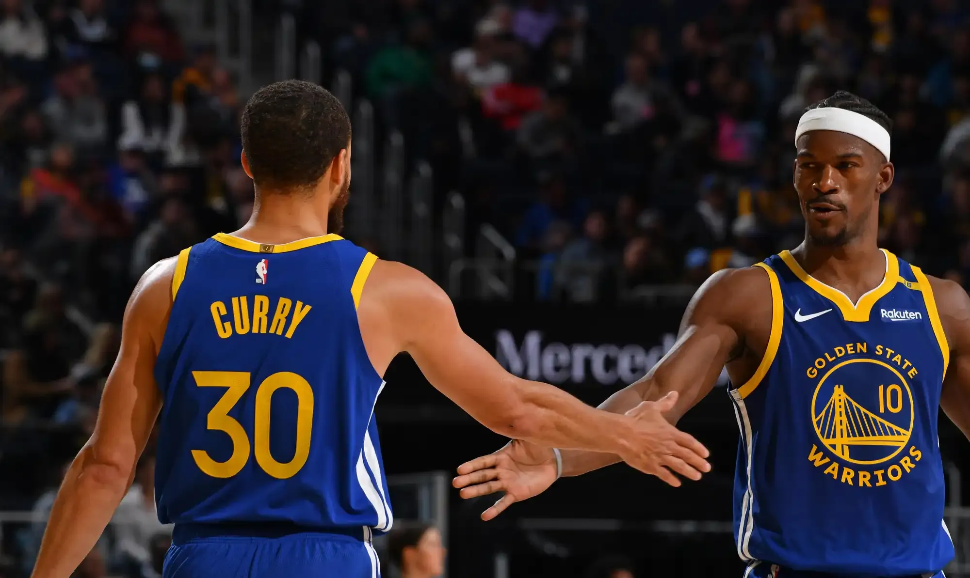 科维托娃巅峰对决，库里与40激战雄鹿分钟，问鼎冠军胜负难料！